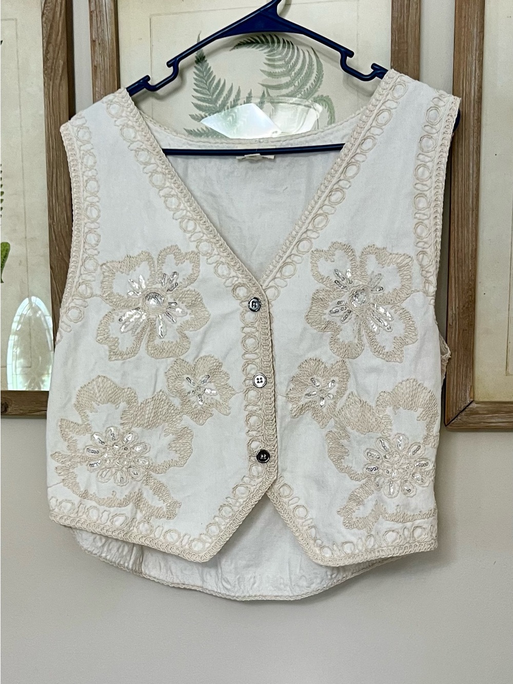 POL Ivory Embroidered Floral Crop Vest
